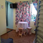 Kitnet novo, completo com AR, 10km da Igreja do Bonfim e 13km do Pelourinho, Centro.